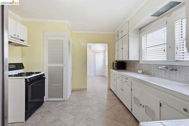 1045 Stanford Ave 2, Oakland, CA 94608