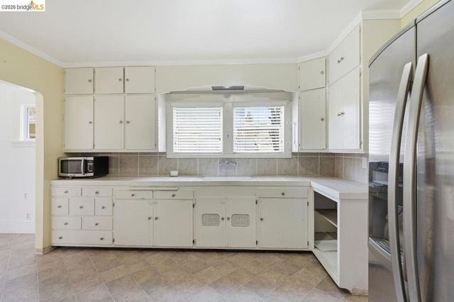 1045 Stanford Ave 2, Oakland, CA 94608