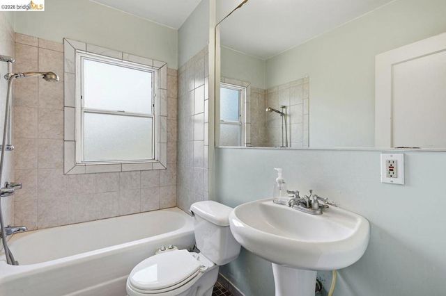 1045 Stanford Ave 2, Oakland, CA 94608