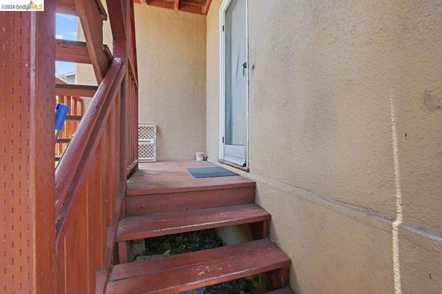 1045 Stanford Ave 2, Oakland, CA 94608