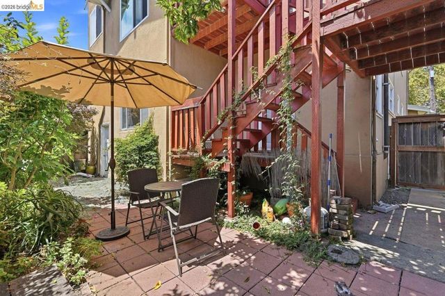 1045 Stanford Ave 2, Oakland, CA 94608