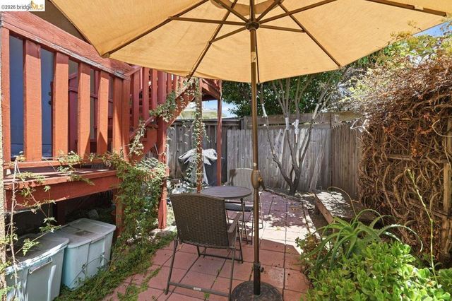 1045 Stanford Ave 2, Oakland, CA 94608
