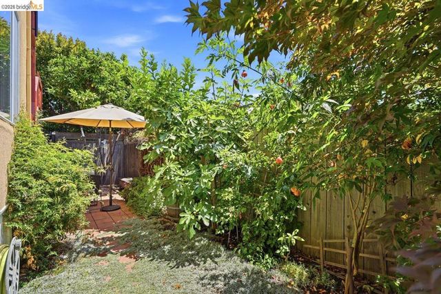 1045 Stanford Ave 2, Oakland, CA 94608