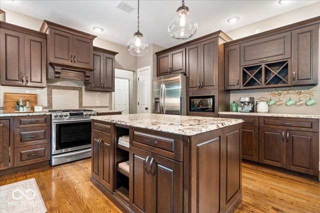 811 Pebble Brook Place, Noblesville, IN 46062