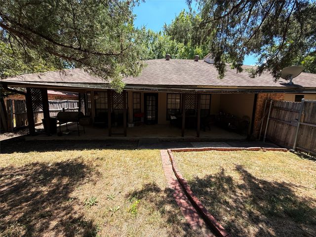 913 Francis Street, Lancaster, TX 75146