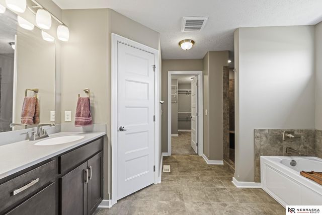 8008 N 167th Avenue, Bennington, NE 68007