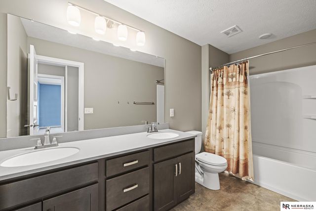 8008 N 167th Avenue, Bennington, NE 68007