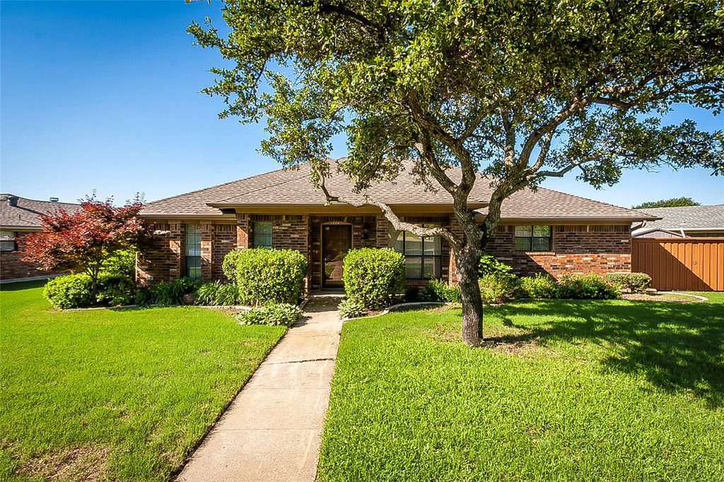 1004 Ledgemont Drive, Plano, TX 75025