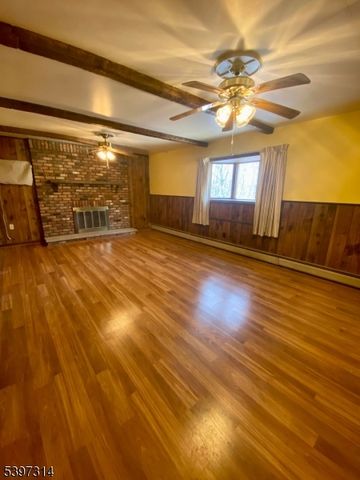 15 Hemlock Dr, Vernon Twp., NJ 07461