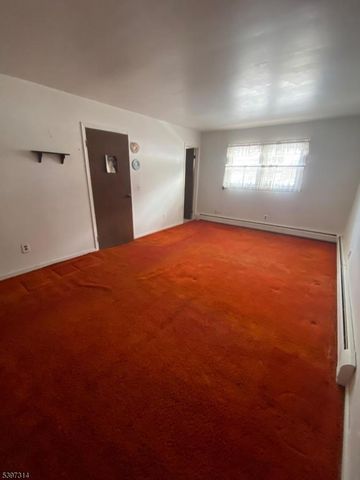 15 Hemlock Dr, Vernon Twp., NJ 07461