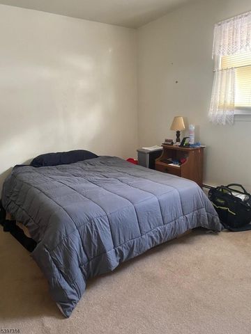 15 Hemlock Dr, Vernon Twp., NJ 07461