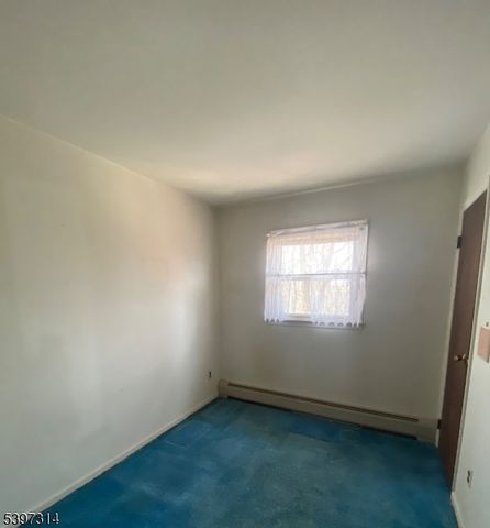 15 Hemlock Dr, Vernon Twp., NJ 07461