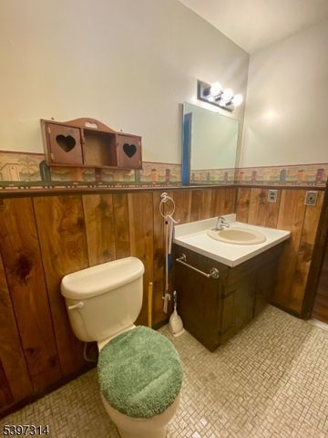 15 Hemlock Dr, Vernon Twp., NJ 07461