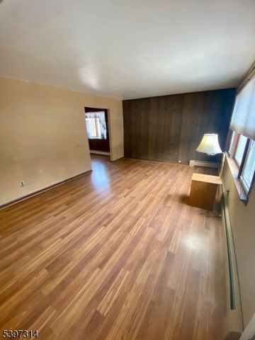 15 Hemlock Dr, Vernon Twp., NJ 07461