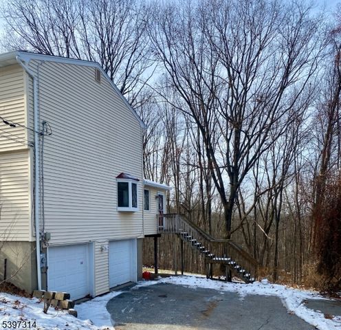 15 Hemlock Dr, Vernon Twp., NJ 07461