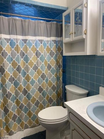 15 Hemlock Dr, Vernon Twp., NJ 07461