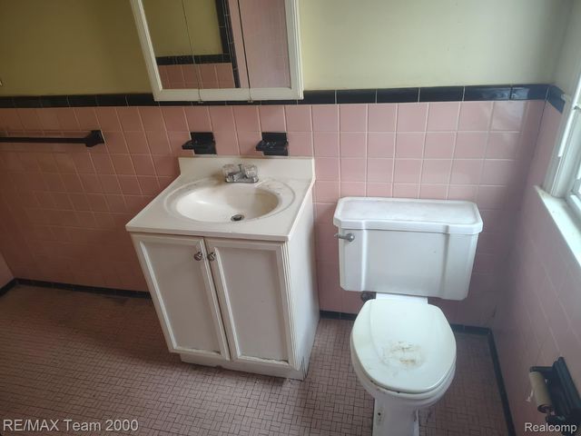 18330 Warwick Street, Detroit, MI 48219