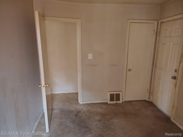 18330 Warwick Street, Detroit, MI 48219