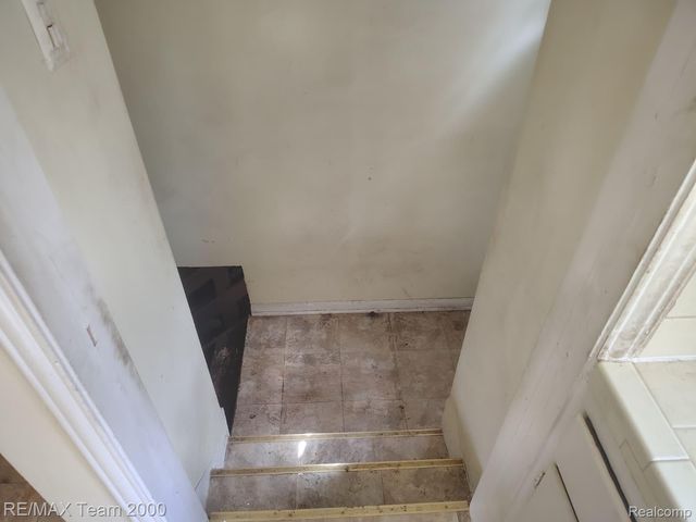 18330 Warwick Street, Detroit, MI 48219