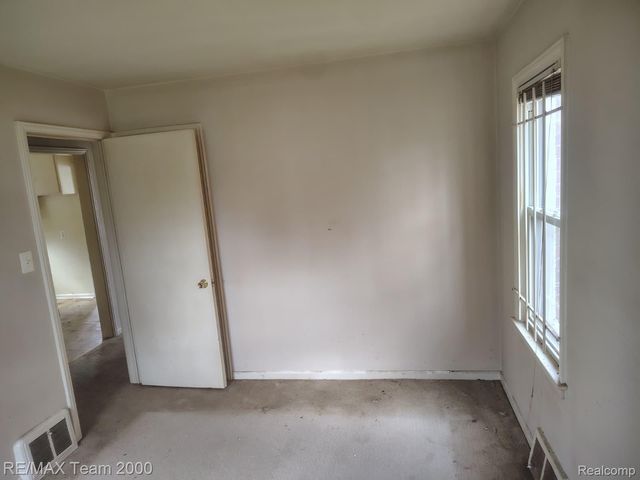 18330 Warwick Street, Detroit, MI 48219