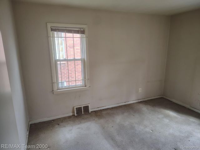 18330 Warwick Street, Detroit, MI 48219