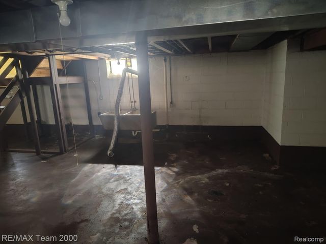 18330 Warwick Street, Detroit, MI 48219