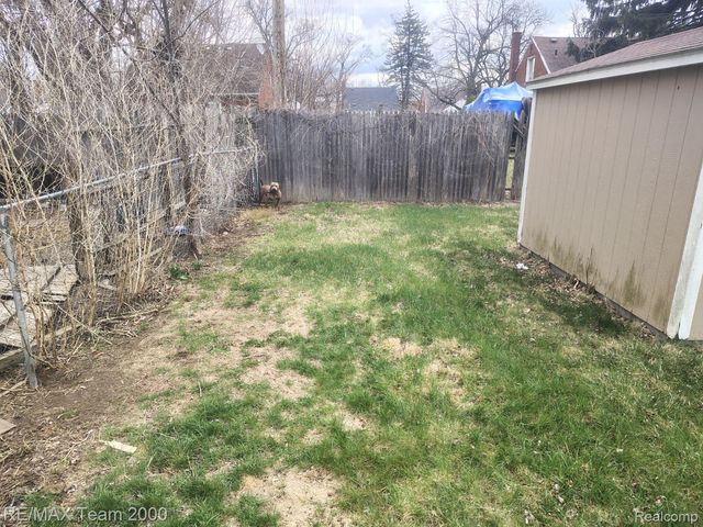 18330 Warwick Street, Detroit, MI 48219