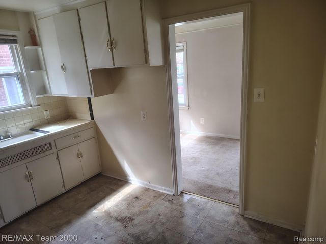 18330 Warwick Street, Detroit, MI 48219