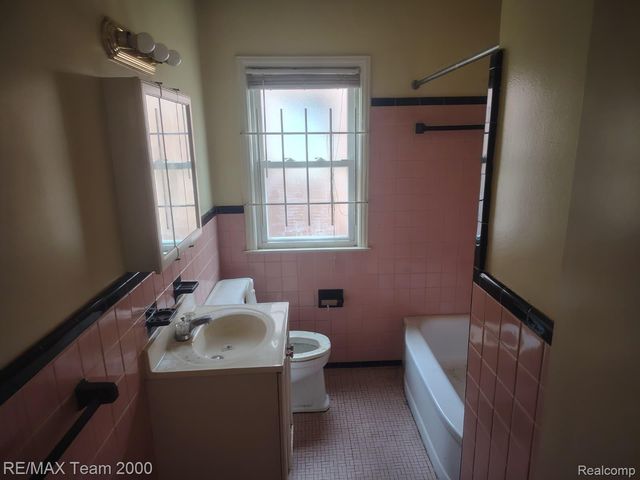 18330 Warwick Street, Detroit, MI 48219