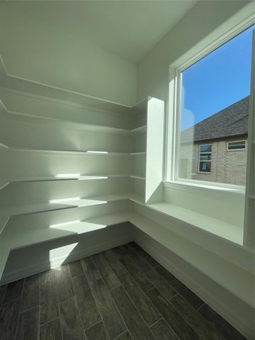 322 Little Spring Court, Anahuac, TX 77514