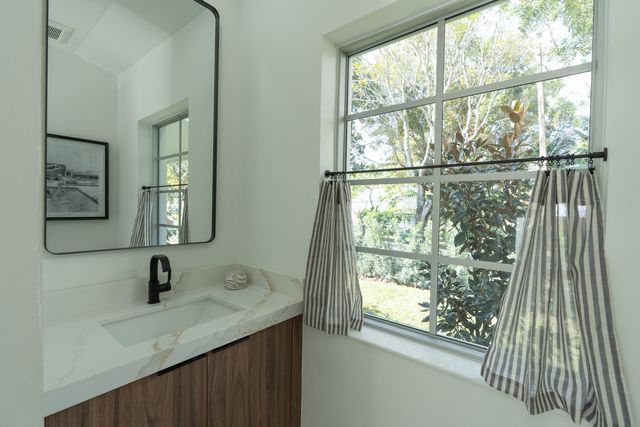 2330 Lake Avenue, West Palm Beach, FL 33401