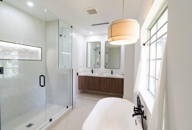 2330 Lake Avenue, West Palm Beach, FL 33401