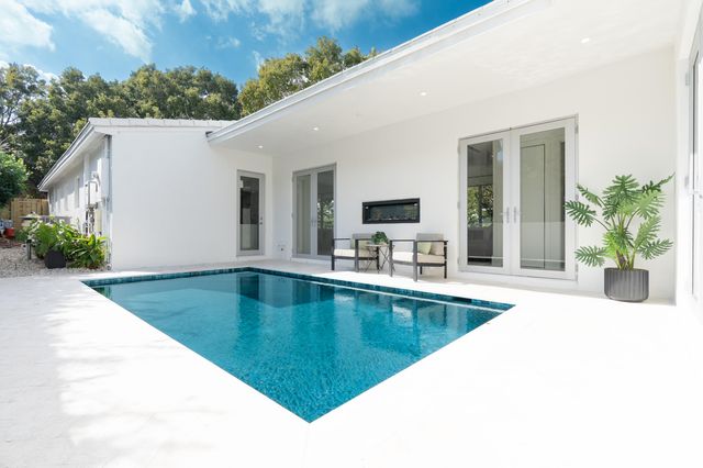 2330 Lake Avenue, West Palm Beach, FL 33401