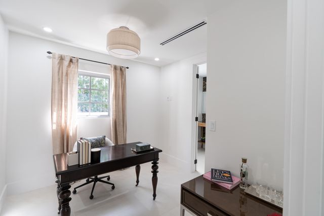 2330 Lake Avenue, West Palm Beach, FL 33401