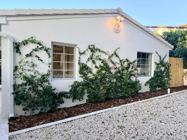 2330 Lake Avenue, West Palm Beach, FL 33401