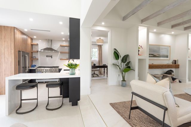 2330 Lake Avenue, West Palm Beach, FL 33401