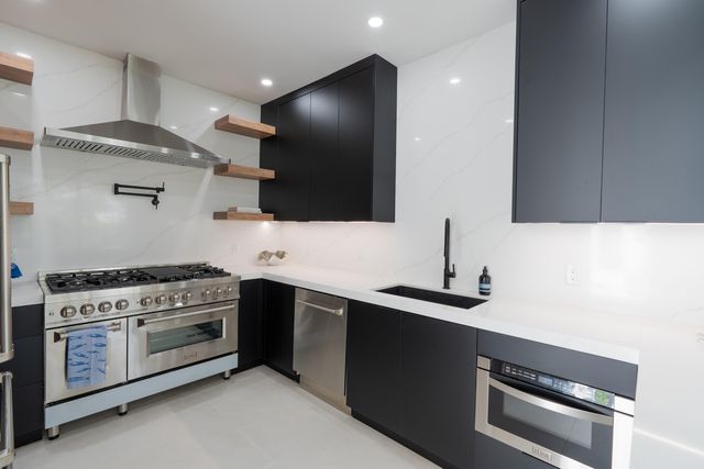 2330 Lake Avenue, West Palm Beach, FL 33401