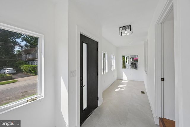 45 W ESSEX AVE, Lansdowne, PA 19050