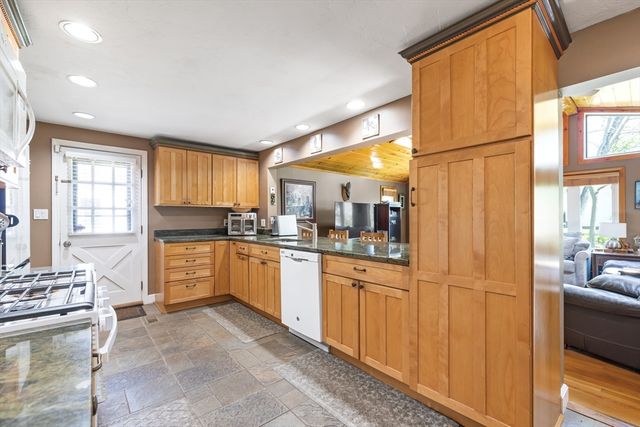 32 Smith Ave, Newton, MA 02465