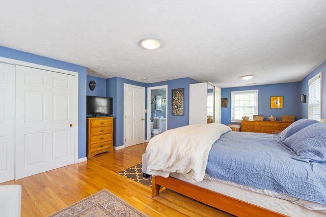 32 Smith Ave, Newton, MA 02465