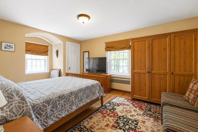 32 Smith Ave, Newton, MA 02465