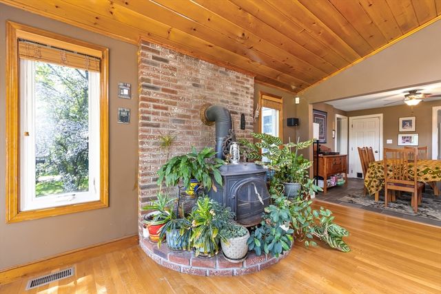 32 Smith Ave, Newton, MA 02465