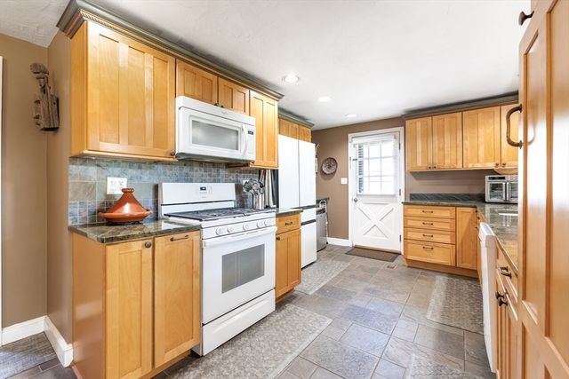 32 Smith Ave, Newton, MA 02465