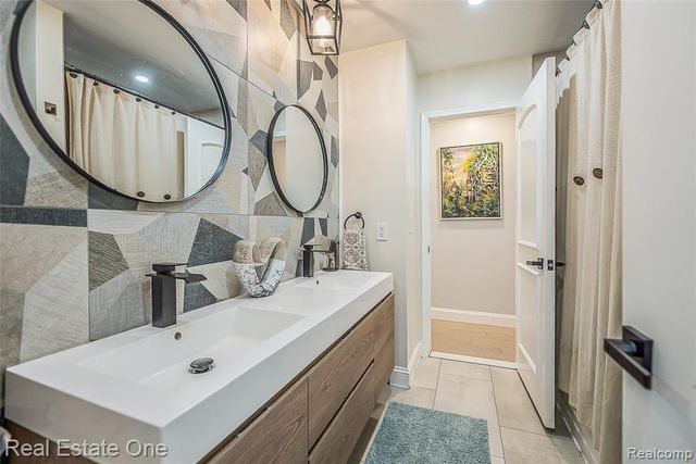 19187 Sunset Street, Livonia, MI 48152