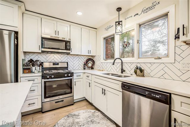 19187 Sunset Street, Livonia, MI 48152