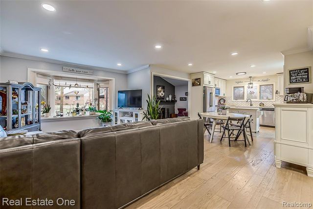 19187 Sunset Street, Livonia, MI 48152