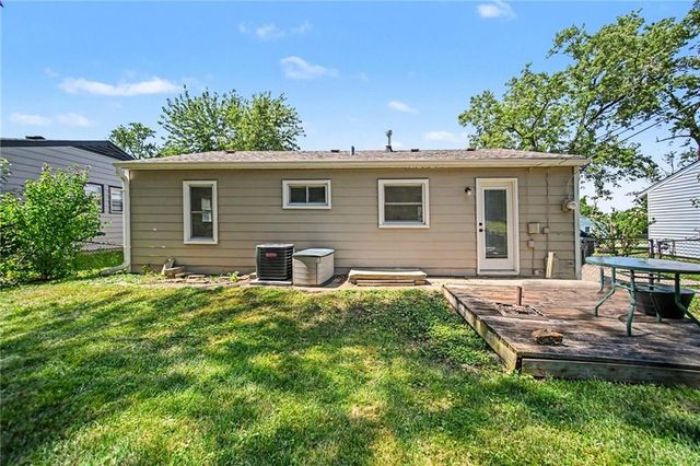 5151 N Corrington Avenue, Kansas City, MO 64119