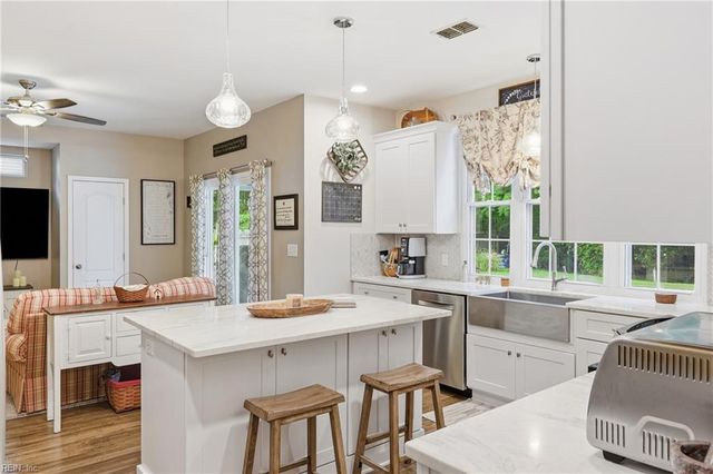 2107 Sunset Maple LN, Chesapeake, VA 23323