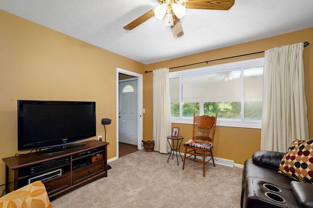 1338 Blackberry Lane, Crane, MO 65633