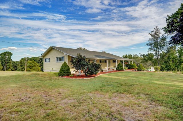 1338 Blackberry Lane, Crane, MO 65633